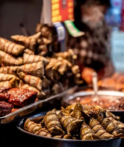 青石小路与, 楼凭窗而坐 青石小路与, 楼凭窗而坐