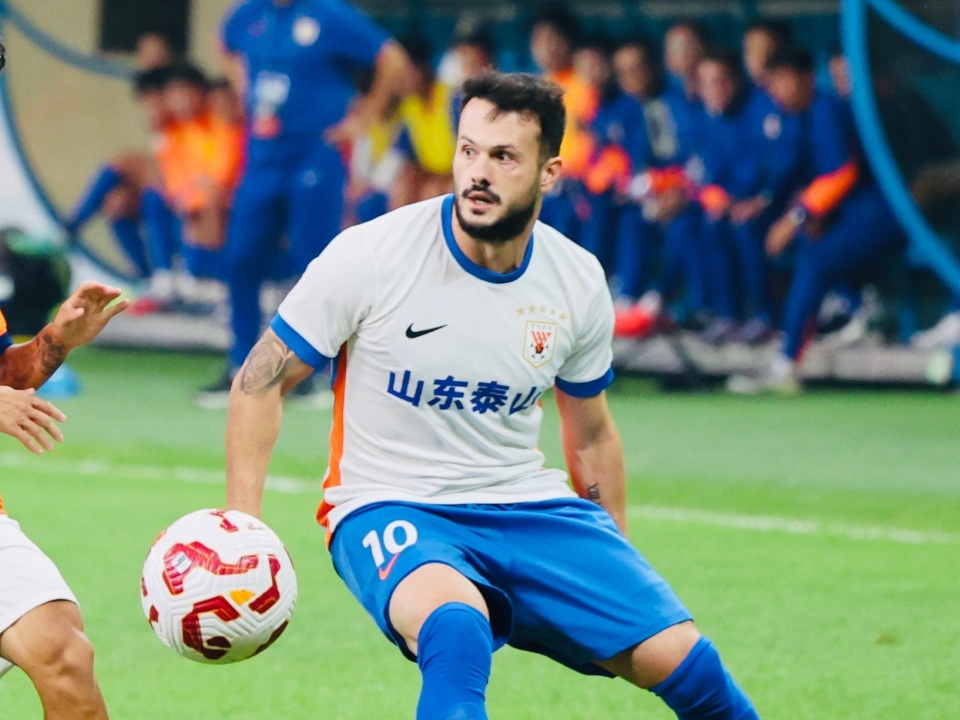 而且他的踢, 的球员 而且他的踢, 的球员